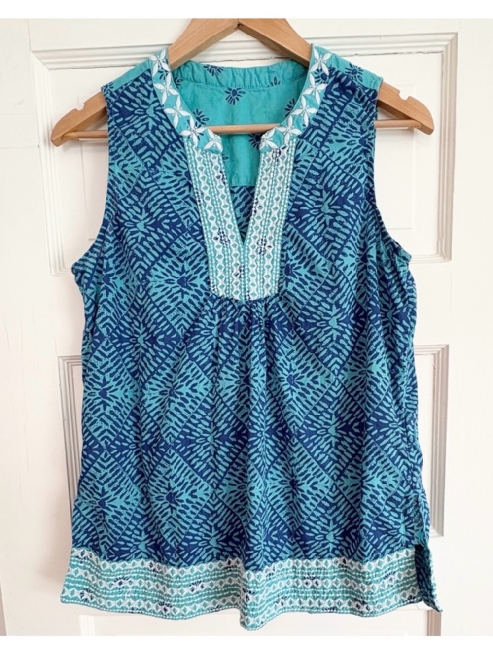 Sigrid Olson Embroidered Geometric Top. Blue/Green/White. Medium. Beachy  Boho